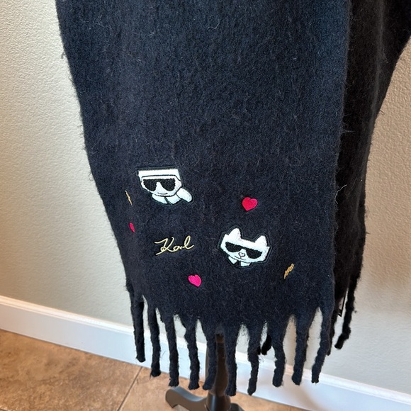 NWT Karl Lagerfeld Paris Large scarf - Picture 2 of 6